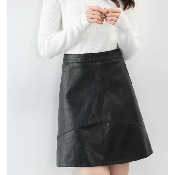 2 Left! Black Leatherette A Line Mini Skirt - Picture 1 of 8